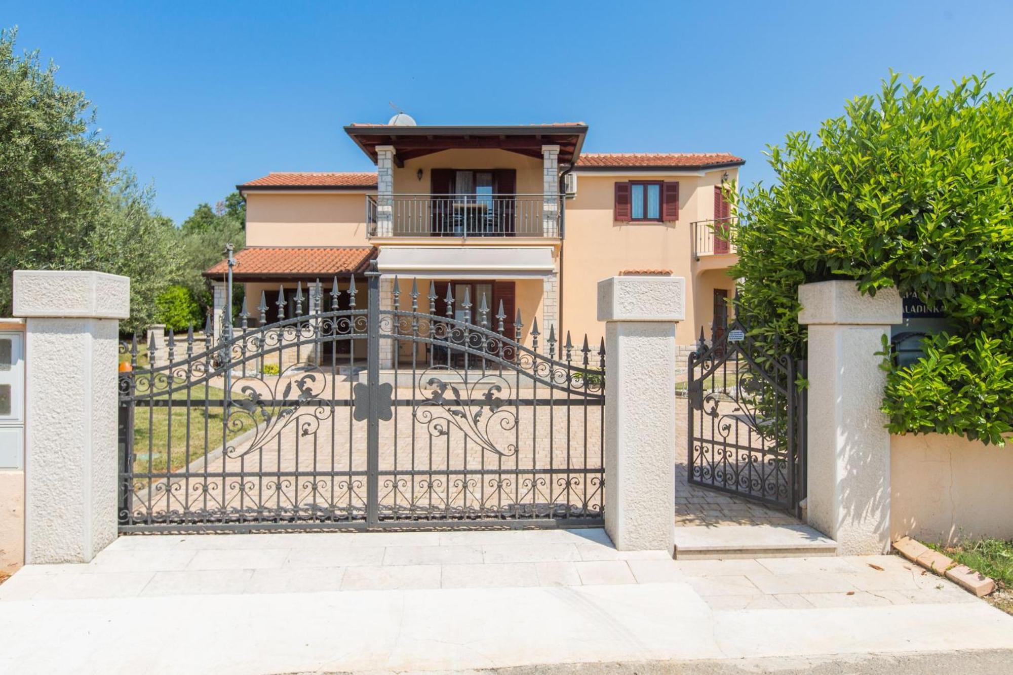 Marea 3 Mit Pool Und Meerblick Apartmán